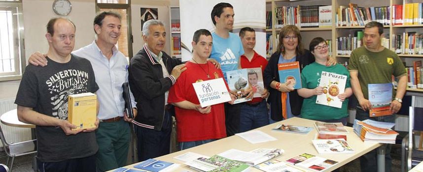 Fundación Personas cede a la biblioteca de Cuéllar 70 libros y revistas dirigidos o relacionados con los discapacitados intelectuales