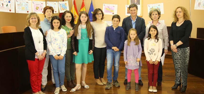 Los ganadores junto al presidente de la Diputación y el jurado del certamen.