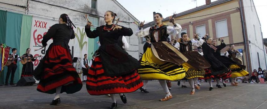 Fandangos, seguidillas, jotas y peteneras en el XXIX Festival Folclórico del Ajo