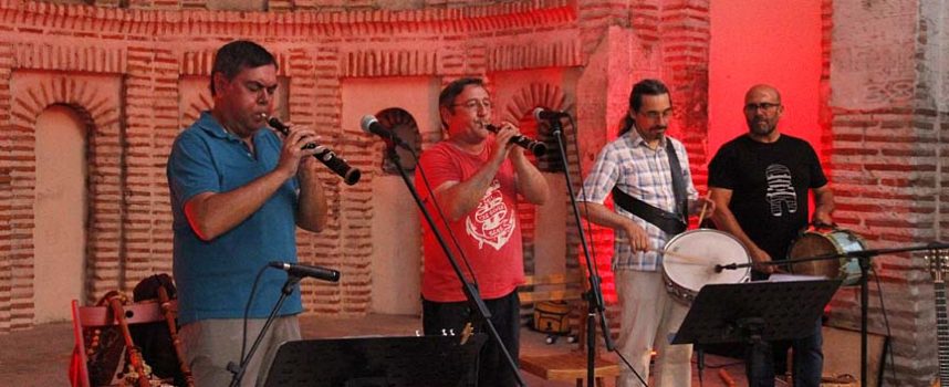 Folclore tradicional en el ábside de Santiago con Alberto Jambrina y Pablo Madrid