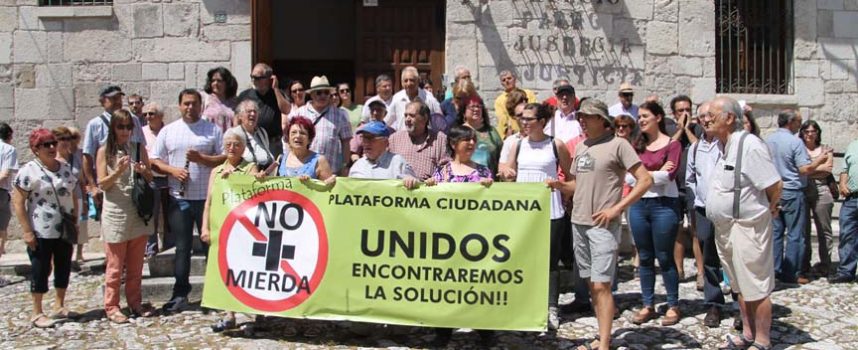 IU Segovia exige a la Junta la retirada de los montones de basura de Fuentepelayo
