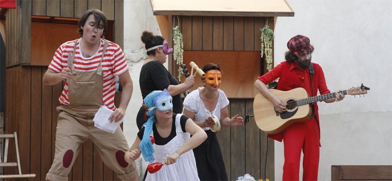 Música, humor, números circenses y un gran mercado en los primeros compases de Festeamus