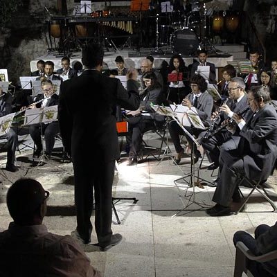 La Banda Municipal de Música desafió con sus ritmos a una fría noche de verano