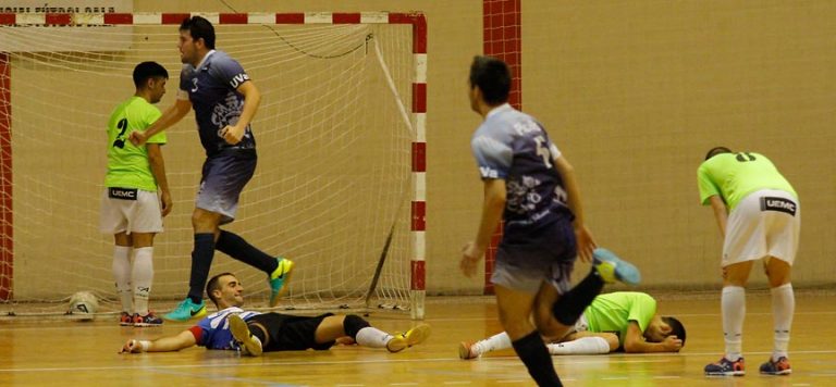 Los errores propios y un pésimo primer acto lastran al FS Naturpellet Cuéllar en su visita al Universidad de Valladolid