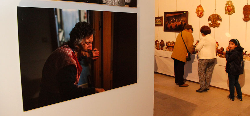 La exposición recoge fotografías premiadas en prestigiosos certámenes nacionales. 