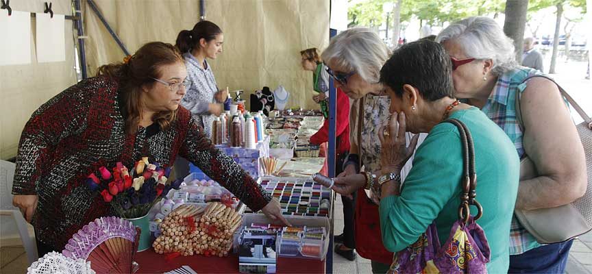 La Feria `Entre costuras y tradición´ congrega hoy a más de 200 costureras en Cuéllar
