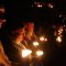 Centenares de velas iluminaron la pradera de El Henar