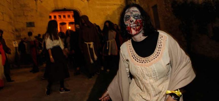 Noche de zombis en la villa medieval