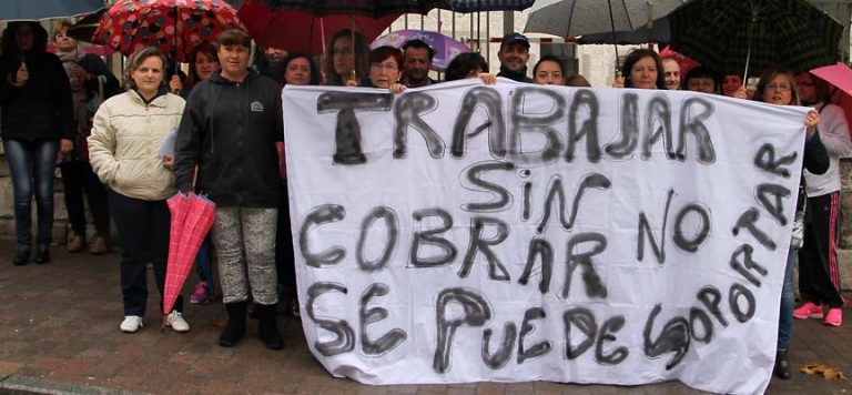 Las trabajadoras de limpieza de los colegios se concentrarán el domingo ante el Ayuntamiento