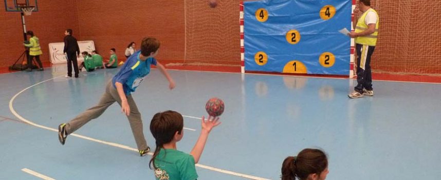 Unos 1.300 niños de 60 municipios participan este sábado en la primera Concentración de Deporte Divertido 2016 en Carbonero el Mayor
