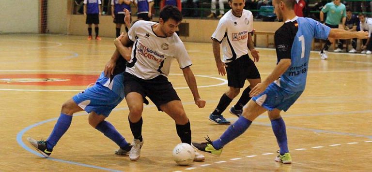 El Racing Cuéllar recibe hoy al colista tras la derrota en el derbi provincial ante Segosala