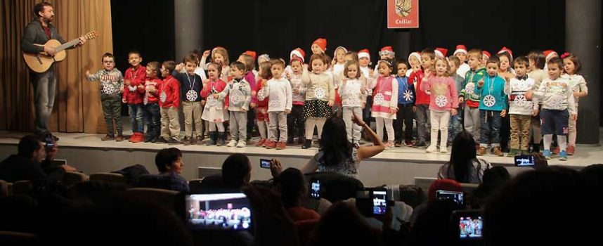 Los alumnos de infantil del colegio La Villa abren los festivales de Navidad