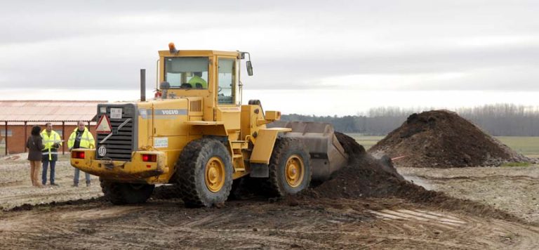 ‘No más mierda’ denuncia el abandono de los resíduos de la planta de compostaje de Fuentepelayo