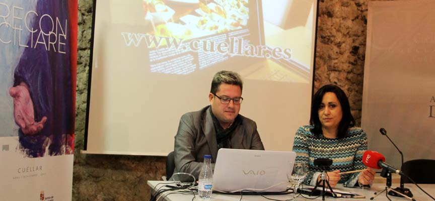 La concejal de Turismo , Nuria Fernández, y Javier Arranz durante la presentación.