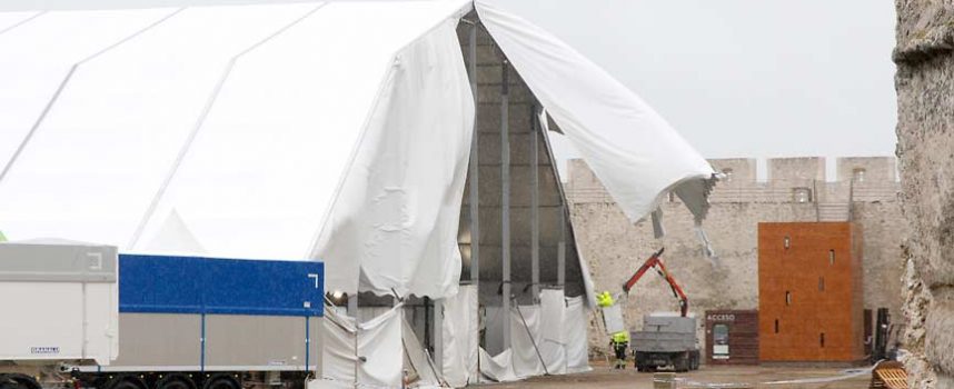 La carpa de la Feria de Cuéllar permanecerá hoy cerrada por la rotura de dos vigas de su estructura por las fuertes rachas de viento
