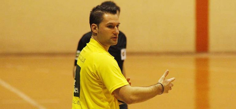 Ángel Zamora abandona el banquillo del FS Naturpellet Cuéllar