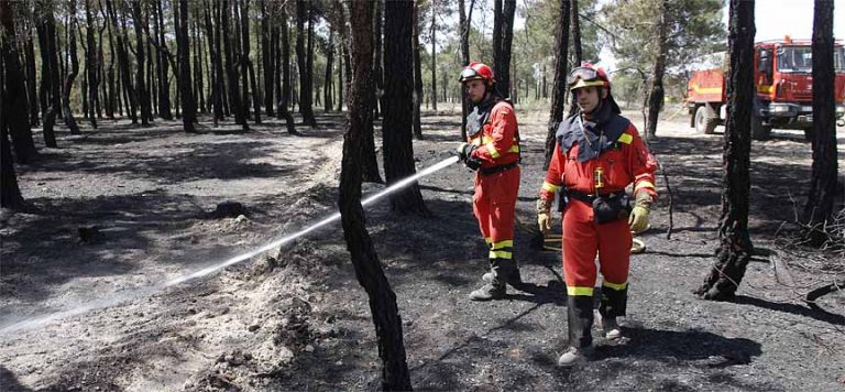 La Junta reduce a nivel 1 el incendio de Navalilla manteniendo la vigilancia