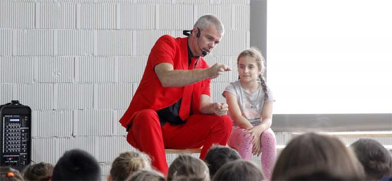 Luigi Ludus y su magia cantada llega a los colegios de Cuéllar
