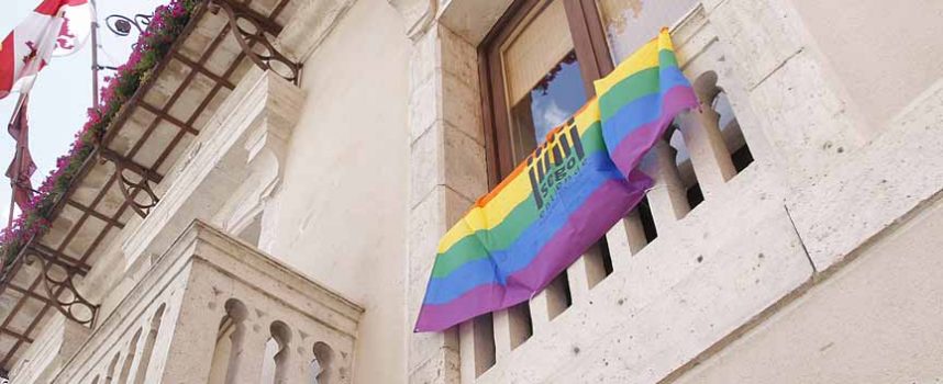 El Ayuntamiento se suma a la celebración del Día Internacional del Orgullo LGBT con la bandera arcoíris