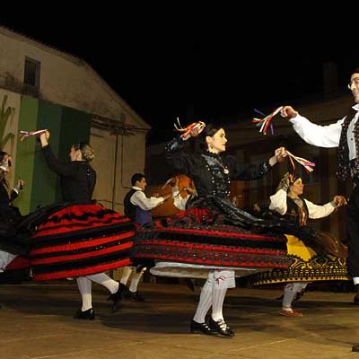 Ritmos castellanos y navarros en el XXXI Festival Folclórico del Ajo de Vallelado