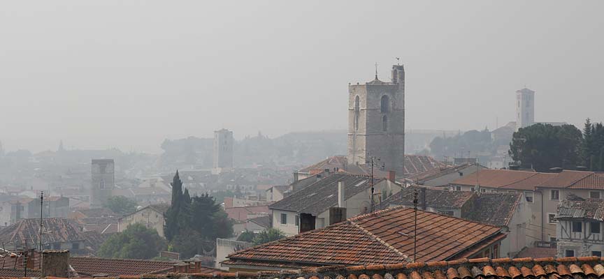 Hoy muchas localidades de la comarca de Cuéllar han amanecido cubiertas de humo procedente del incendio de Orense.