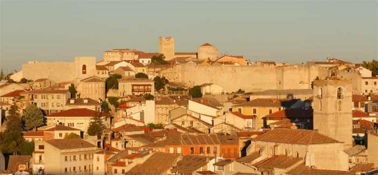 El PP propone que el Ayuntamiento presente la segunda fase de restauración de las murallas al 2 % Cultural