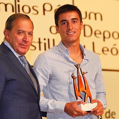 Carlos Baeza recibe el premio `Pódium´ al Mejor deportista promesa de la región