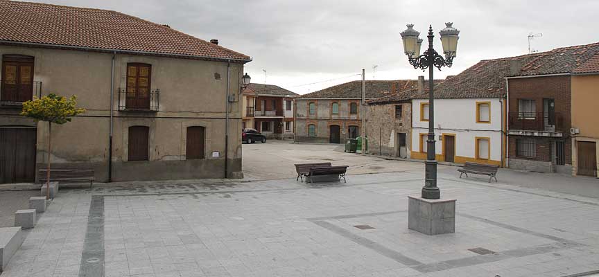 Plaza de Zarzuela del Pinar.