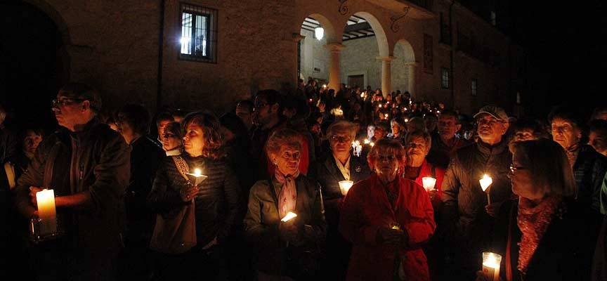 El Rosario de Antorchas iluminará la pradera de El Henar en la jornada previa a la Romería popular