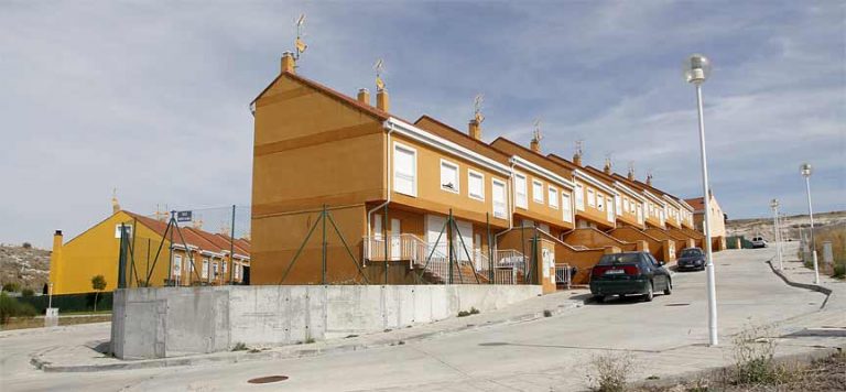 El PSOE reclamó una actuación “eficaz y rápida” para dar solución a las viviendas ocupadas en Fuente la Bola