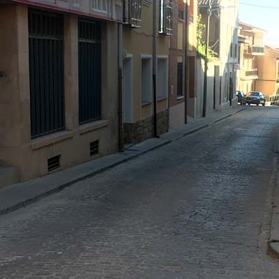 El PSOE de Carbonero contrario al asfaltado de la calle Real