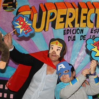 Alumnos, padres y profesores del CEIP San Gil se visten de superhéroes para celebrar el `Día de la Biblioteca´