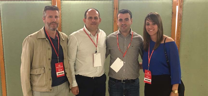 El secretario general de la ejecutiva provincial socialista junto a los representantes cuellaranos.
