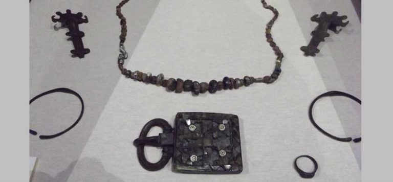 Aguilafuente expone piezas visigodas originales procedentes del yacimiento arqueológico de Santa Lucía