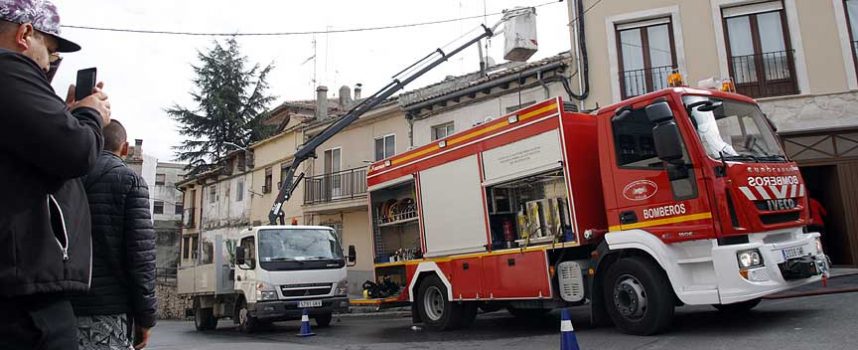 Un incendio provoca numerosos daños materiales en una vivienda en la Ronda de San Bartolomé de Cuéllar