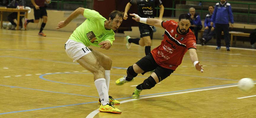 Partido entre el FS Cuéllar Cojalba y el Santiago de Sama. | Foto: Gabriel Gómez |