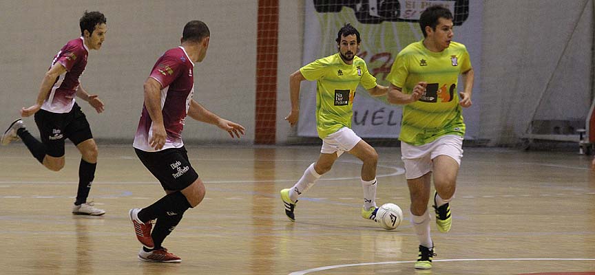 Partido entre el FS Cuéllar Cojalba y el Leis Pontevedra en la Segunda División B de fútbol sala
