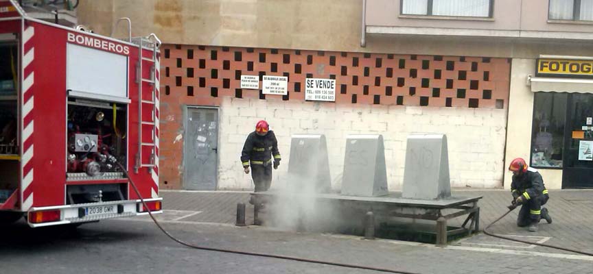 incendio-contenedores-bomberos