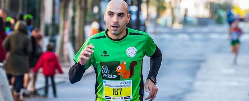 El corredor de Atletismo Cuéllar Javier González finaliza décimo en la Media Maratón de Vigo