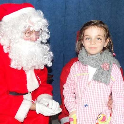 Papa Noël reparte ilusión entre los escolares de Cuéllar