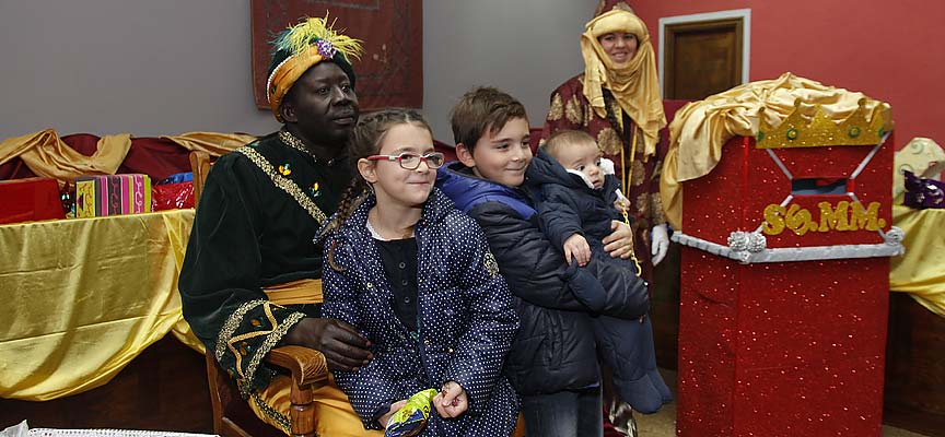 Visita del Cartero Real de los Reyes Magos a Cuéllar. escuellar