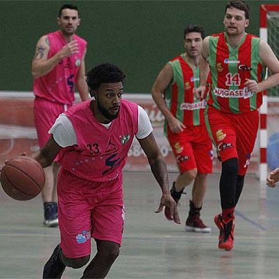 El Cuéllar Basket Team abrió el año venciendo al Club Baloncesto Segovia