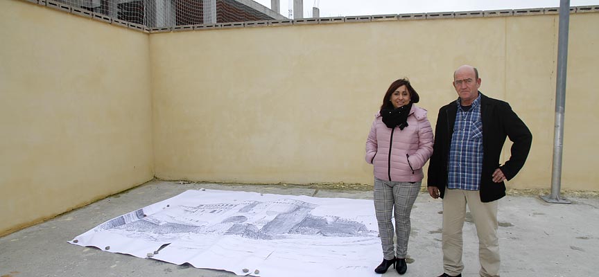 Las tapias de la urbanizacióon Altos del Palacio se recubrirán con esgrafiado segoviano. Foto: Gabriel Gómez / escuellar