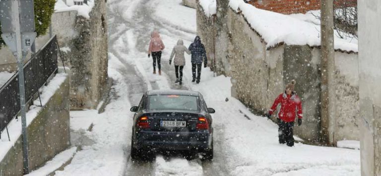 Protección Civil y Emergencias alerta por nevadas en cotas bajas y lluvias intensas en diversas zonas