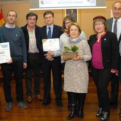 Los Belenistas de Cuéllar recogen su premio al mejor belén popular de la provincia