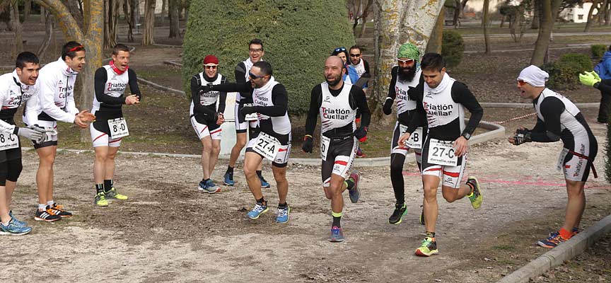 Duatlón por equipos celebrado en Cuéllar. | Foto: Gabriel Gómez / escuellar.es |