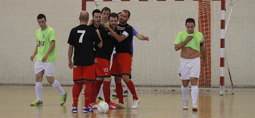 Imagen de un partido entre el FS Cuéllar Cojalba y el O'Esteo. | Foto: Gabriel Gómez |