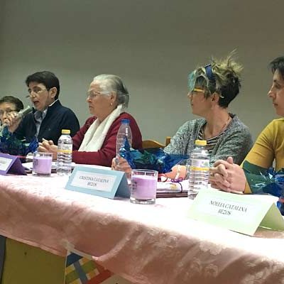Mujeres de varias generaciones intercambian experiencias en el VII `Encuentro del Día de la Mujer´ en Navas de Oro