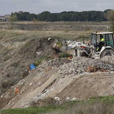 Medio Ambiente sellará una docena de escombreras en la comarca cuellarana