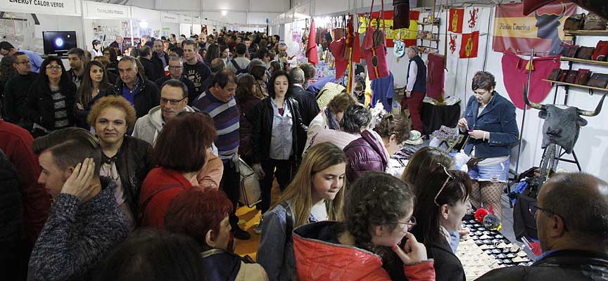 El domingo por la tarde fue uno de los momentos de más afluencia de público a la Feria de Cuéllar